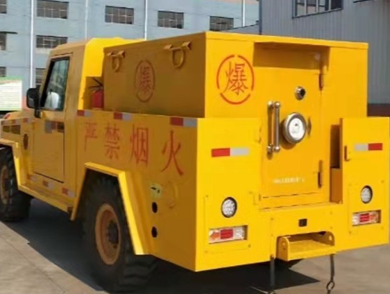 巴楚凯龙爆破器材运输车：保障爆破任务的安全运行